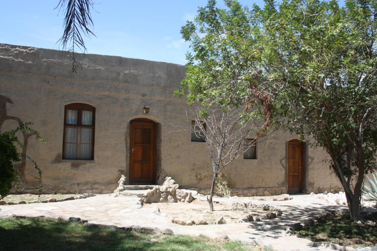 Fort Sesfontein Lodge & Safaris ภายนอก รูปภาพ
