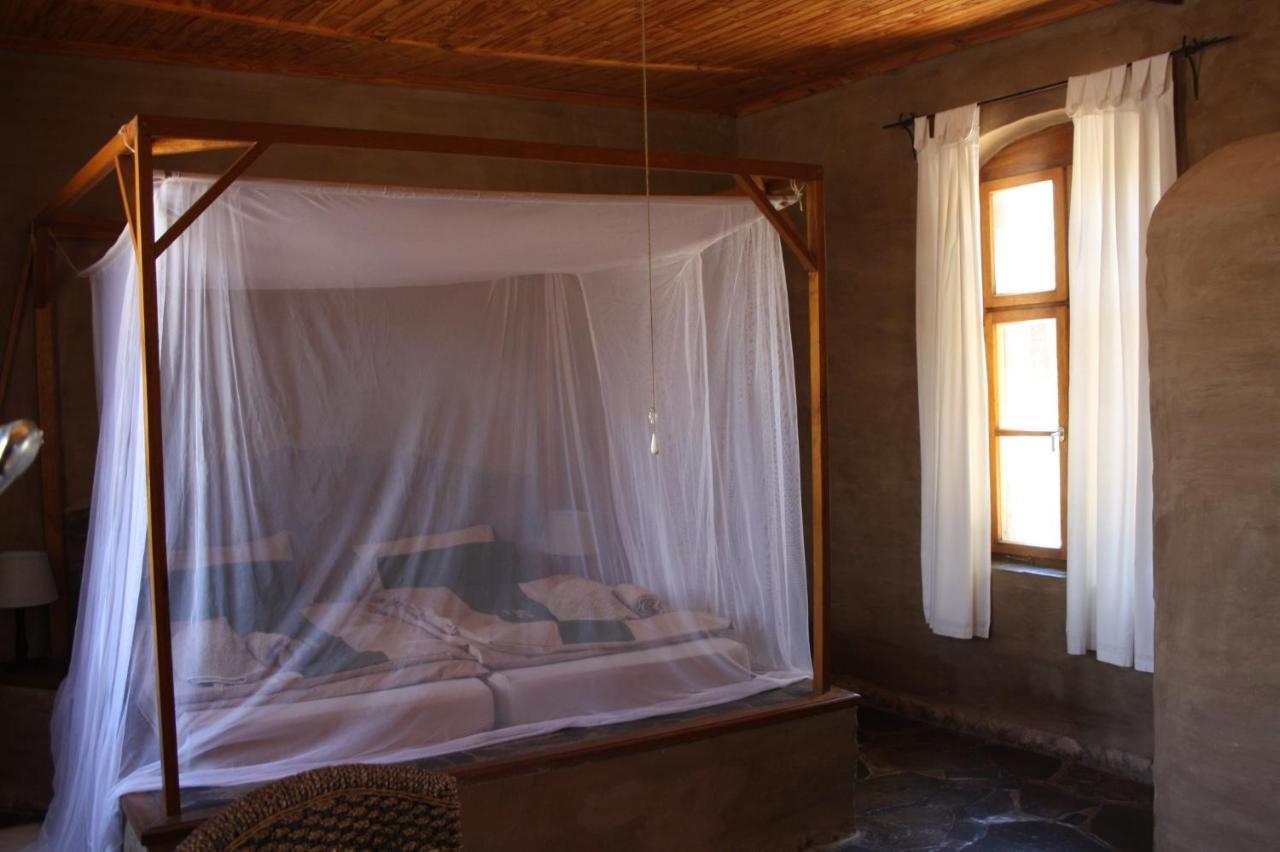 Fort Sesfontein Lodge & Safaris ภายนอก รูปภาพ
