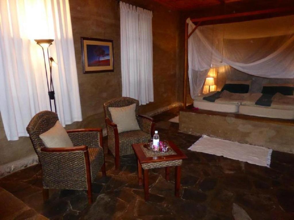 Fort Sesfontein Lodge & Safaris ภายนอก รูปภาพ