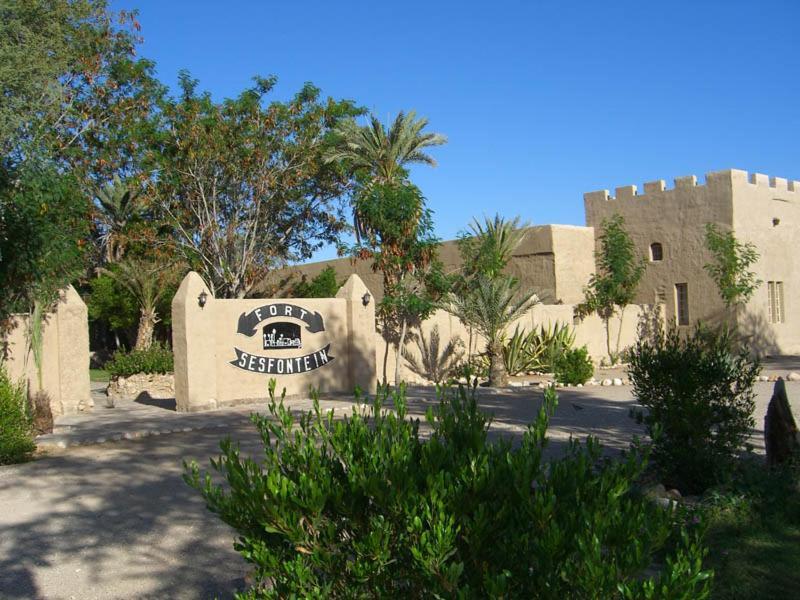 Fort Sesfontein Lodge & Safaris ภายนอก รูปภาพ